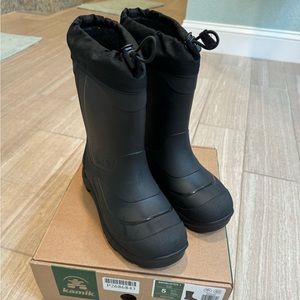 Like New Kamik youth snow boots